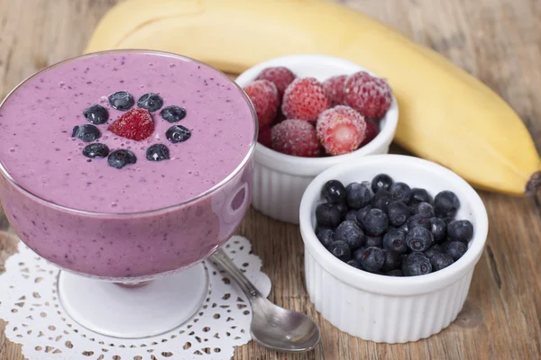 Smoothies of frozen strawberries , blueberries and banana with y