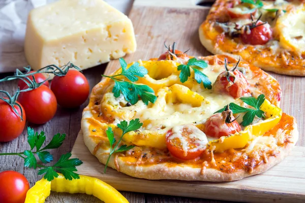 Vegetable pizza and ingredients