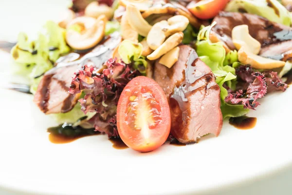 Smoked duck salad with vegetable