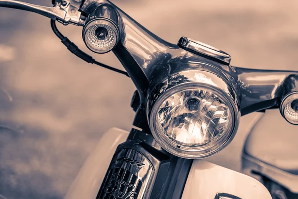 Headlight lamp on motorcycle