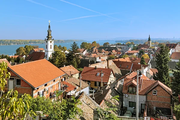 泽蒙,塞尔维亚。圣尼古拉斯教堂,多瑙河和贝尔