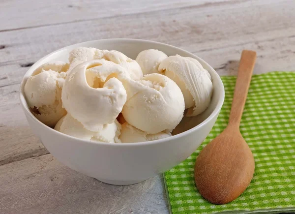 White ice cream in the bowl