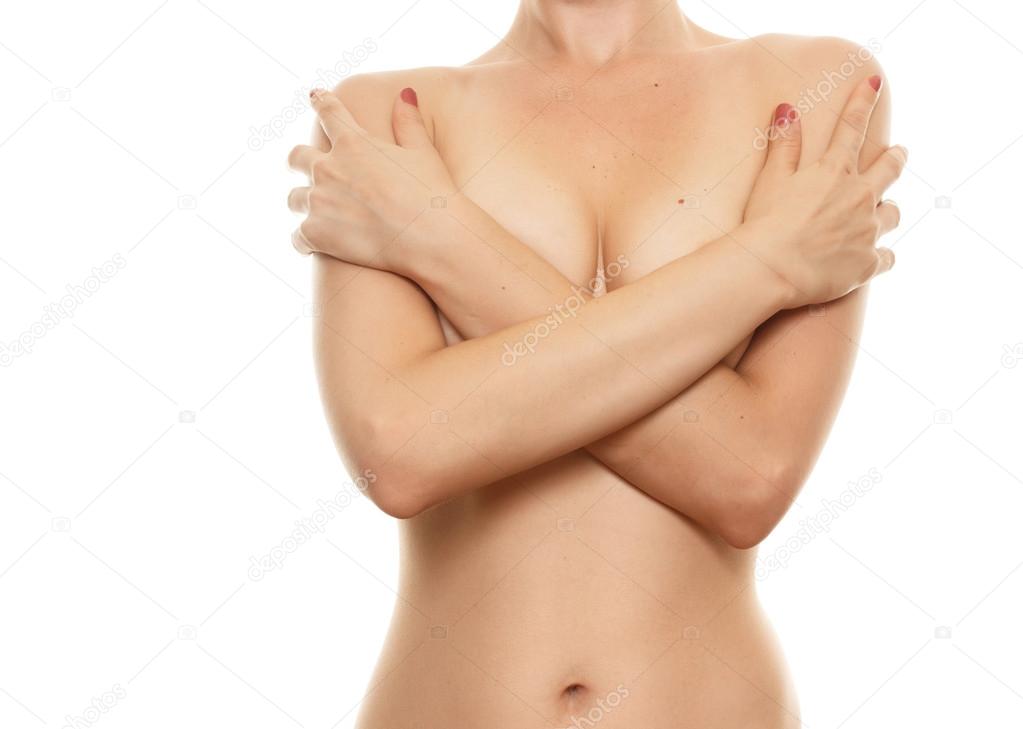 Жена закрыла руками свою грудь фото