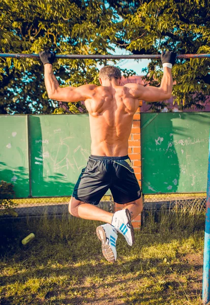 Man pull-up