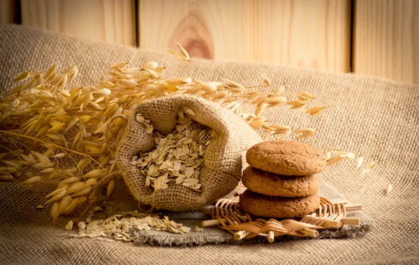 Oat flakes, cookies and spikelets