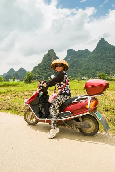 Woman on an elektoro-scooter