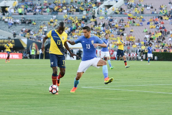 Enner Valencia and Marquinhos fighting for the ball during Copa
