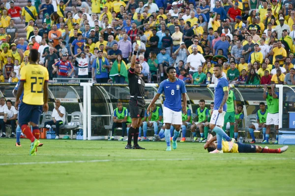 Elias 8, given a yellow card during Copa America Centenario