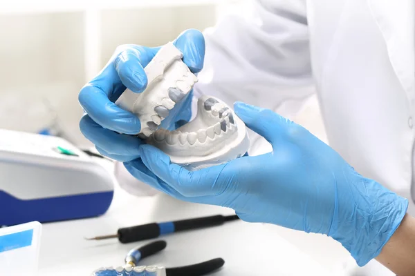 Dentures, oral hygiene