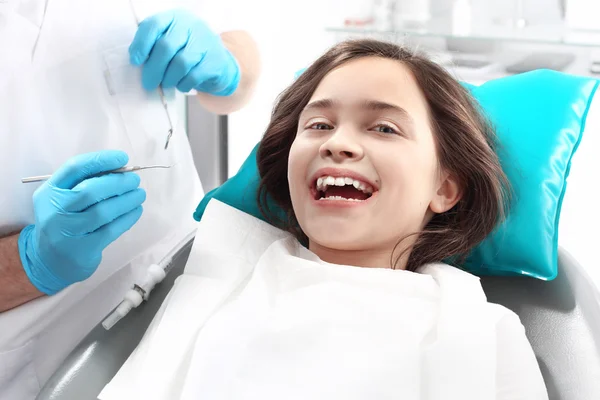 Treatment of tooth loss, the child to the dentist