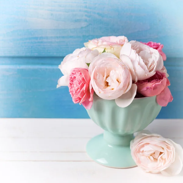 Pastel roses in vase