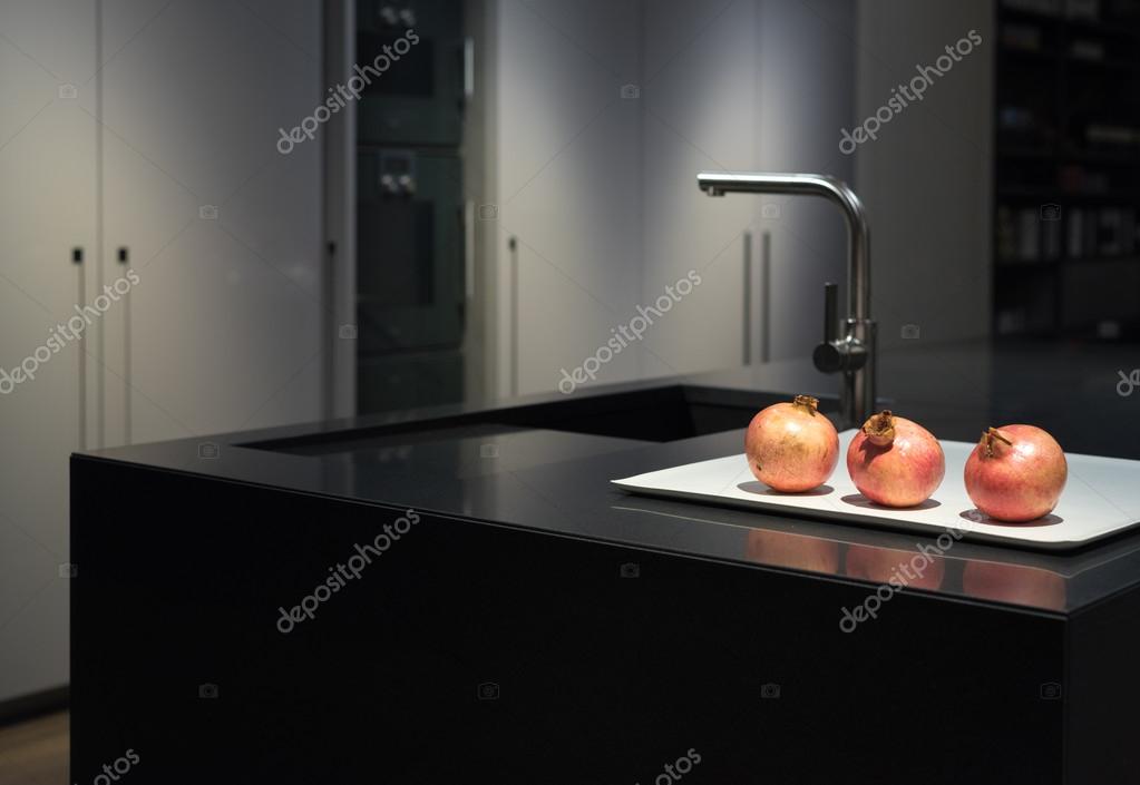 Zwart granieten keuken — stockfoto © essentialimagem #73499207