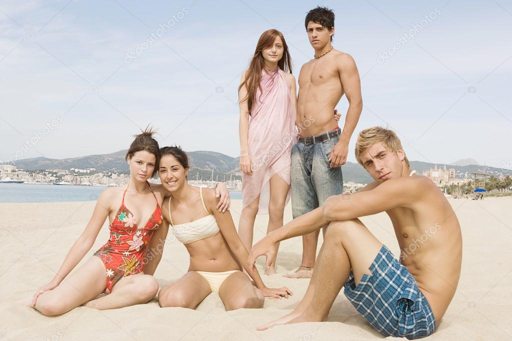 Нудисты На Пляже Занимаются Сексом Видео