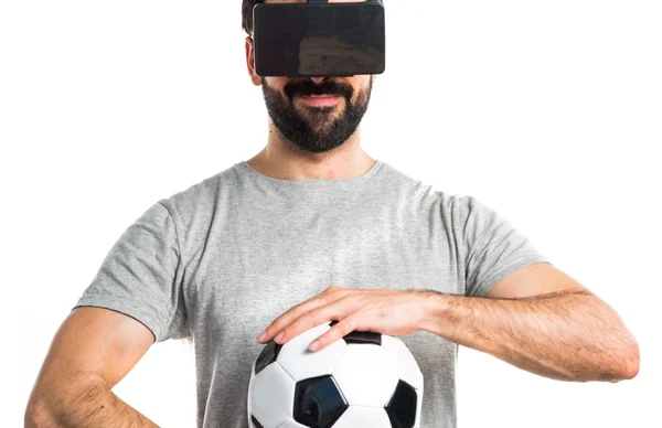 踢足球使用 Vr 眼镜的男人 - 图库照片luismolin