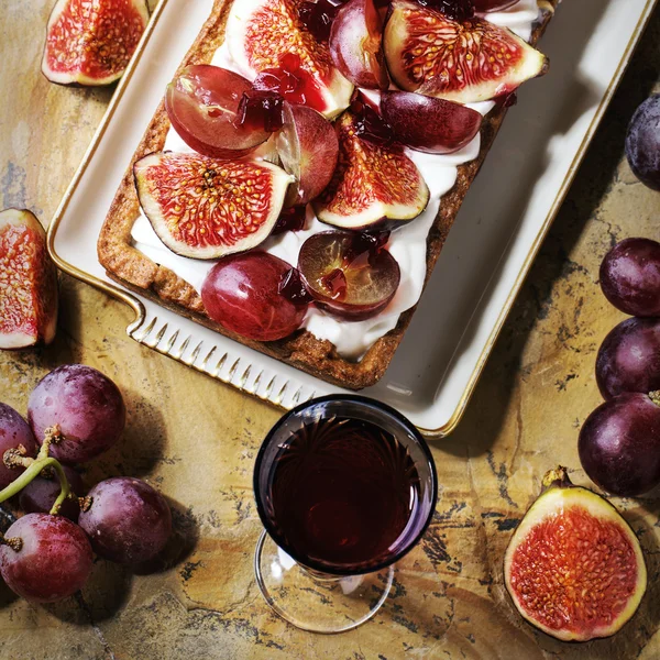 Tart with Grapes and Figs