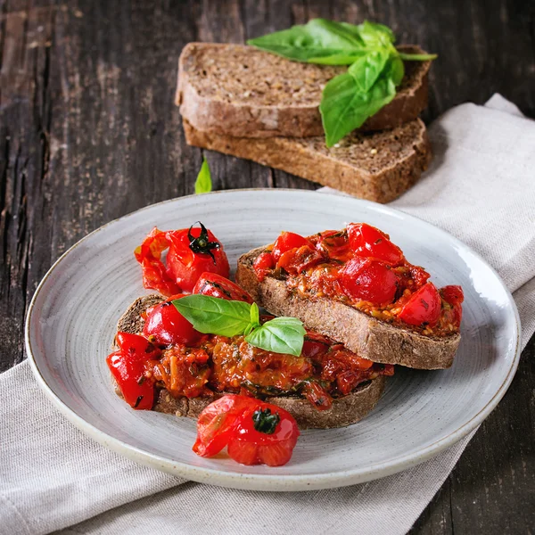 Bruschetta with baked tomatoes