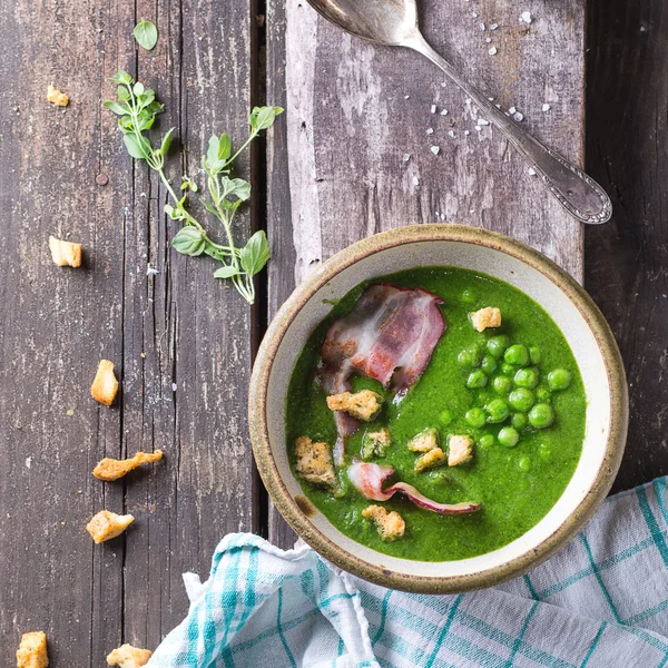 Cream soup of green peas