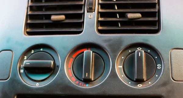 Conditioner and air flow control in a modern car