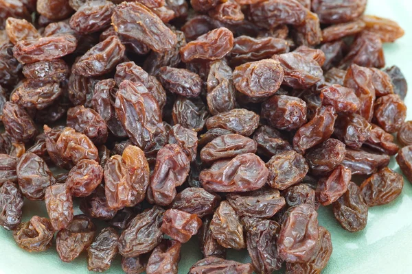 Dried raisins