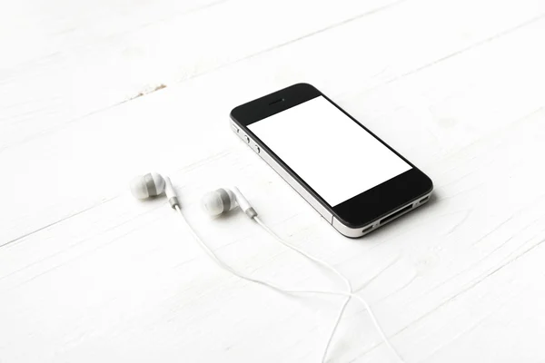 Cellphone with earphone