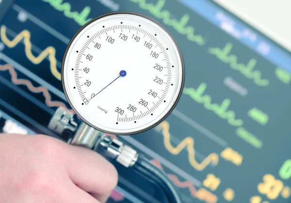 Measurement of blood pressure and cardiac monitoring