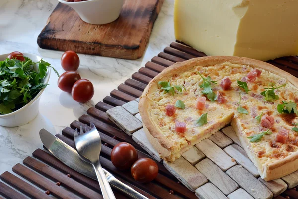 Quiche with ham and cheese