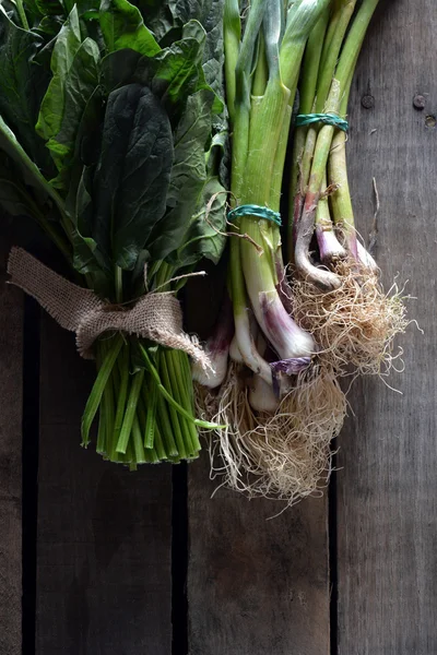 Small onions and spinach