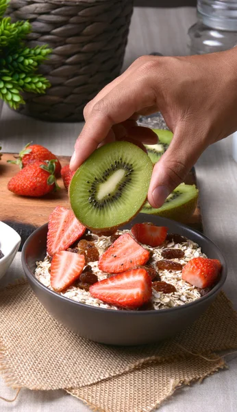 Preparation of breakfast with flakes of oats