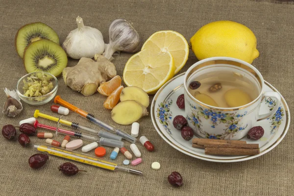 Treatment of influenza and colds. Traditional medicine and modern treatment methods. Domestic treatment of the disease. Natural remedies against disease. Hot tea with honey and lemon