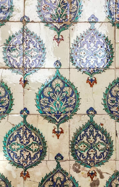 Arabic patterns on the wall