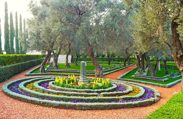 The round flower bed