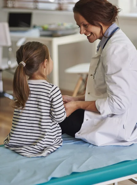 Little girl visit a doctor