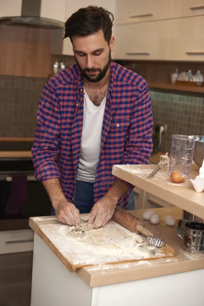 Man learning how to make a cake
