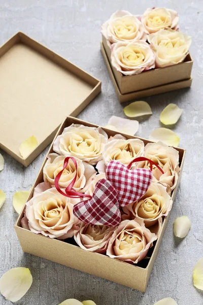 Florist workplace: how to make box with flowers, step by step