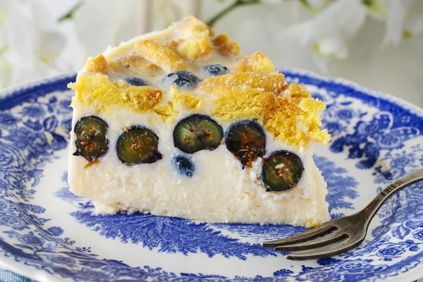 Blueberry and blackberry cheesecake with ladyfinger biscuits