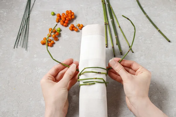How to make autumn napkin ring with rowan berry - tutorial