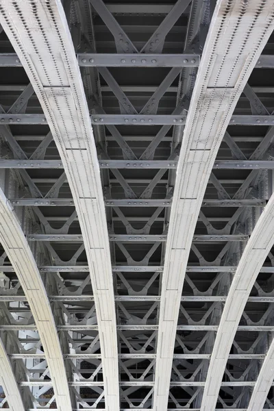 Symmetrical metal construction pattern