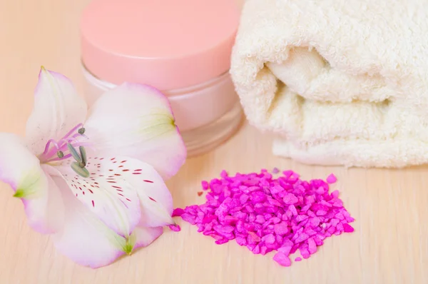 Cosmetic moisturizing cream towels and  flower