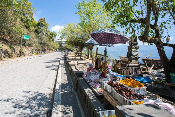 Street sellers at Mt Batu