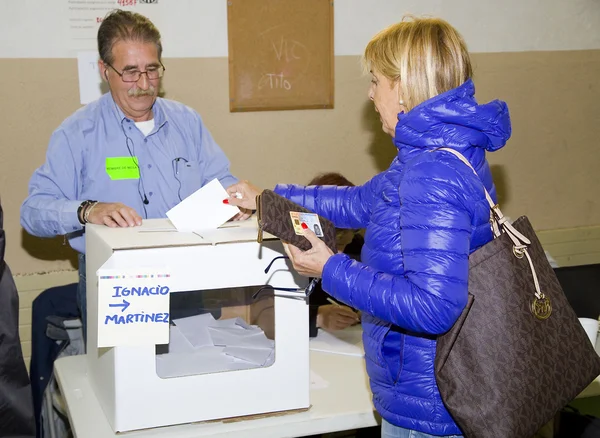 Woman votes in symbolic referendum on Catalonia independence