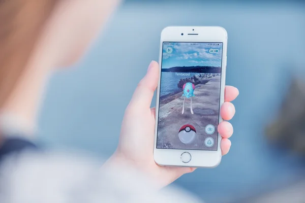 Pokemon Go app with Tentacool pokemon catching on Apple iPhone6S