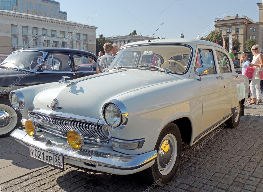 depositphotos_97213476-stock-photo-soviet-retrocar-of-1960s-gaz.jpg