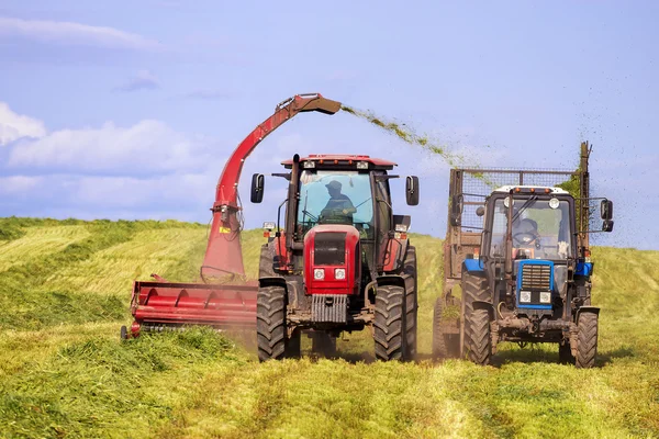 Agricultural equipment for harvesting hay
