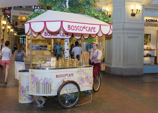 MOSCOW, RUSSIA-11 AUGUSTUS: a trade tray with ice cream and dess