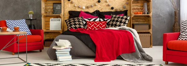 Add character to your bedroom choosing red