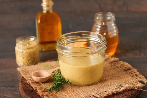 Rustic dressing with mustard, honey and herbs