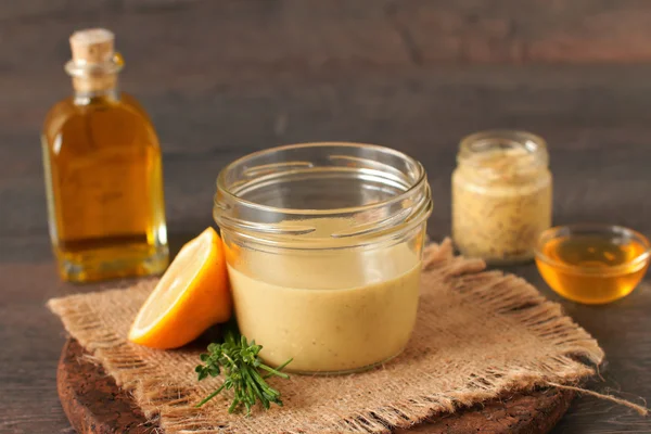 Rustic dressing with mustard, honey and herbs