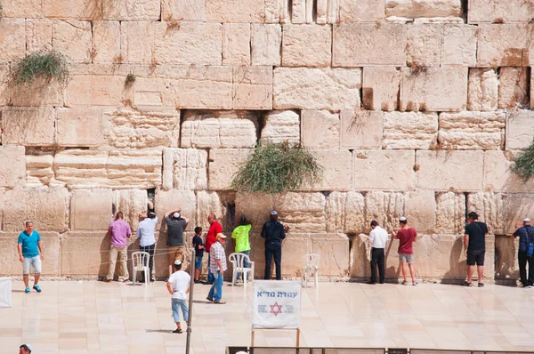 Jerusalem: Jews praying at the Western Wall
