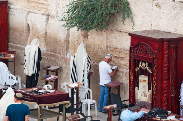 Jerusalem: Jews praying at the Western Wall