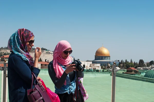 Jerusalem: muslim girls with the Dome of the Rock on the terrace of Austrian Hospice